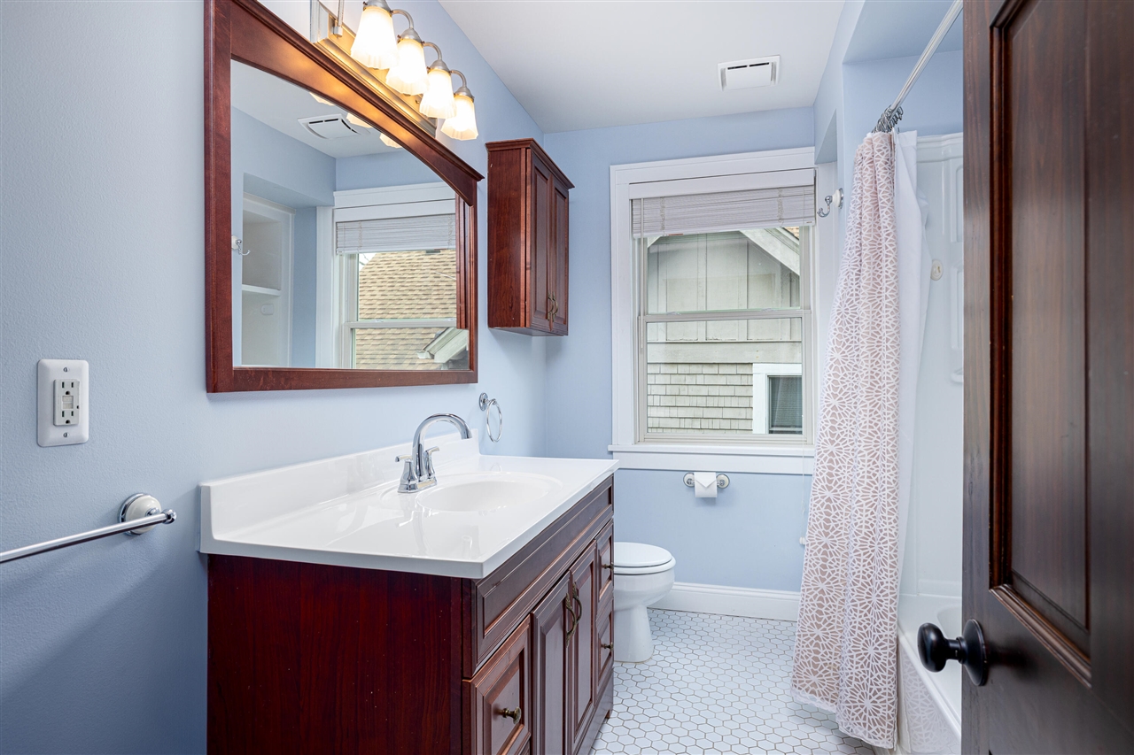 1607 S University Avenue Property Photo 11