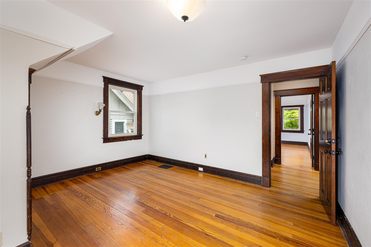 1607 S University Avenue Property Photo 12