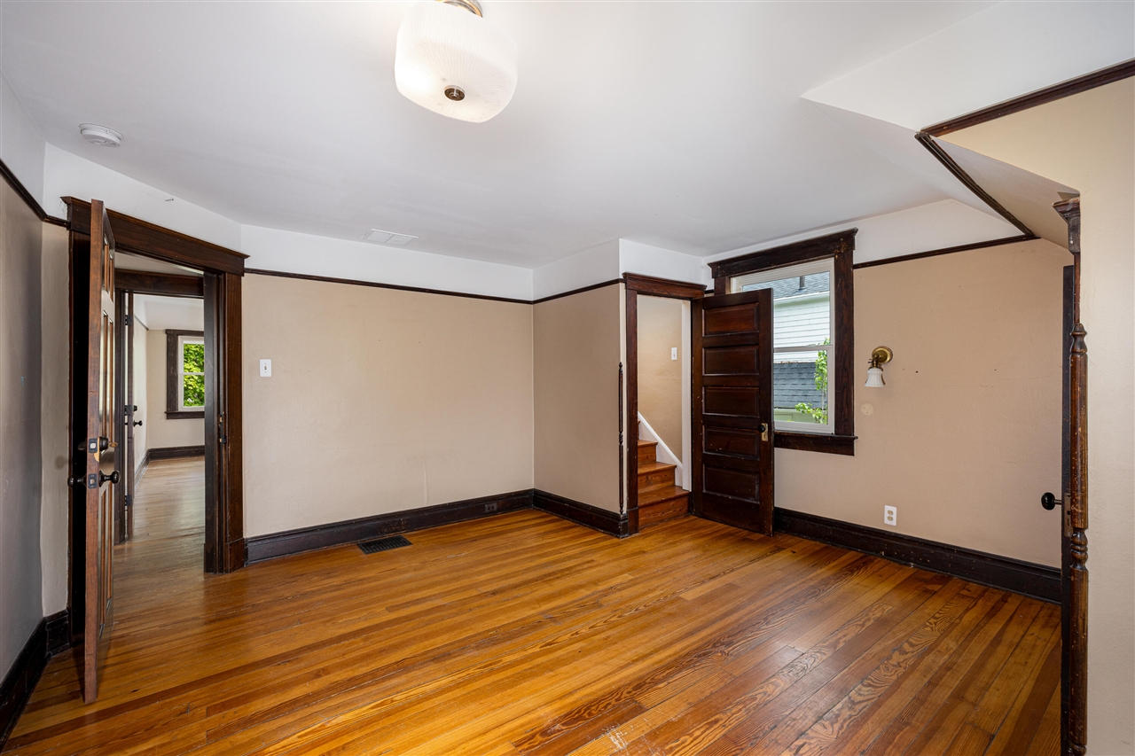 1607 S University Avenue Property Photo 13