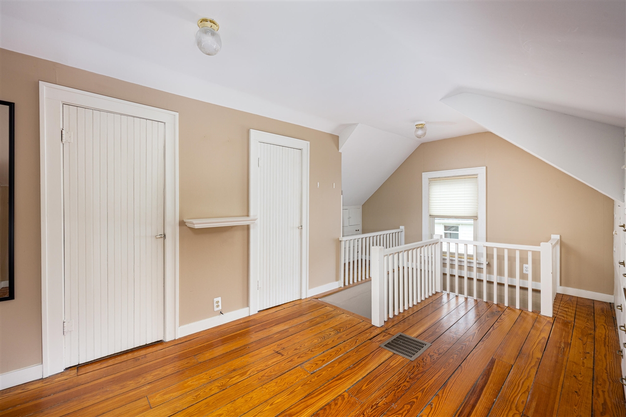 1607 S University Avenue Property Photo 14