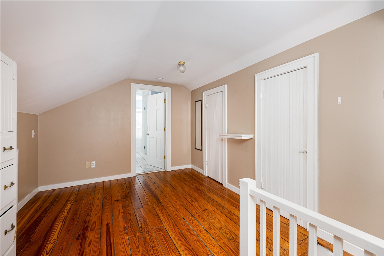 1607 S University Avenue Property Photo 15