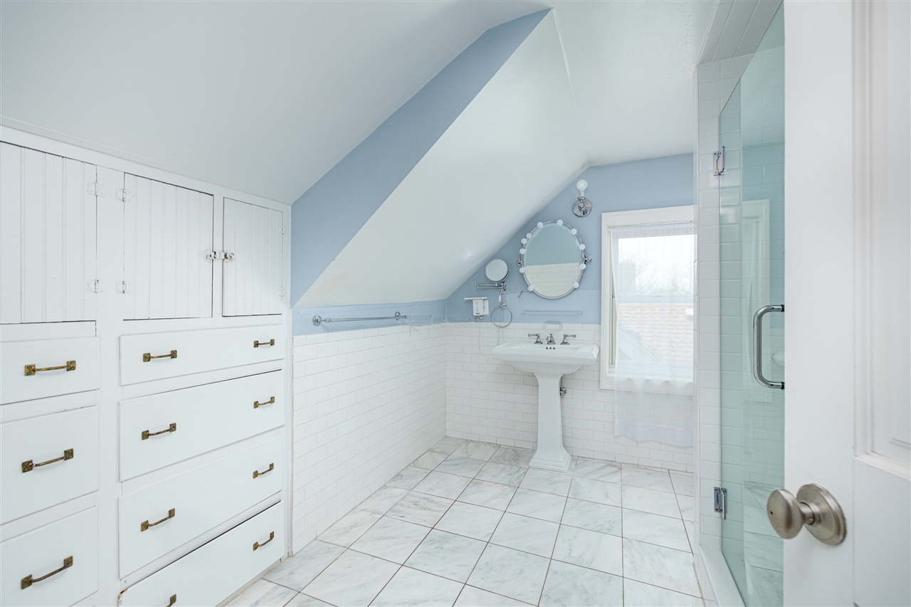 1607 S University Avenue Property Photo 16