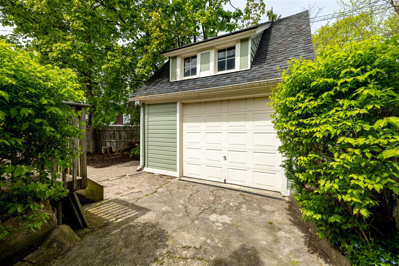 1607 S University Avenue Property Photo 18