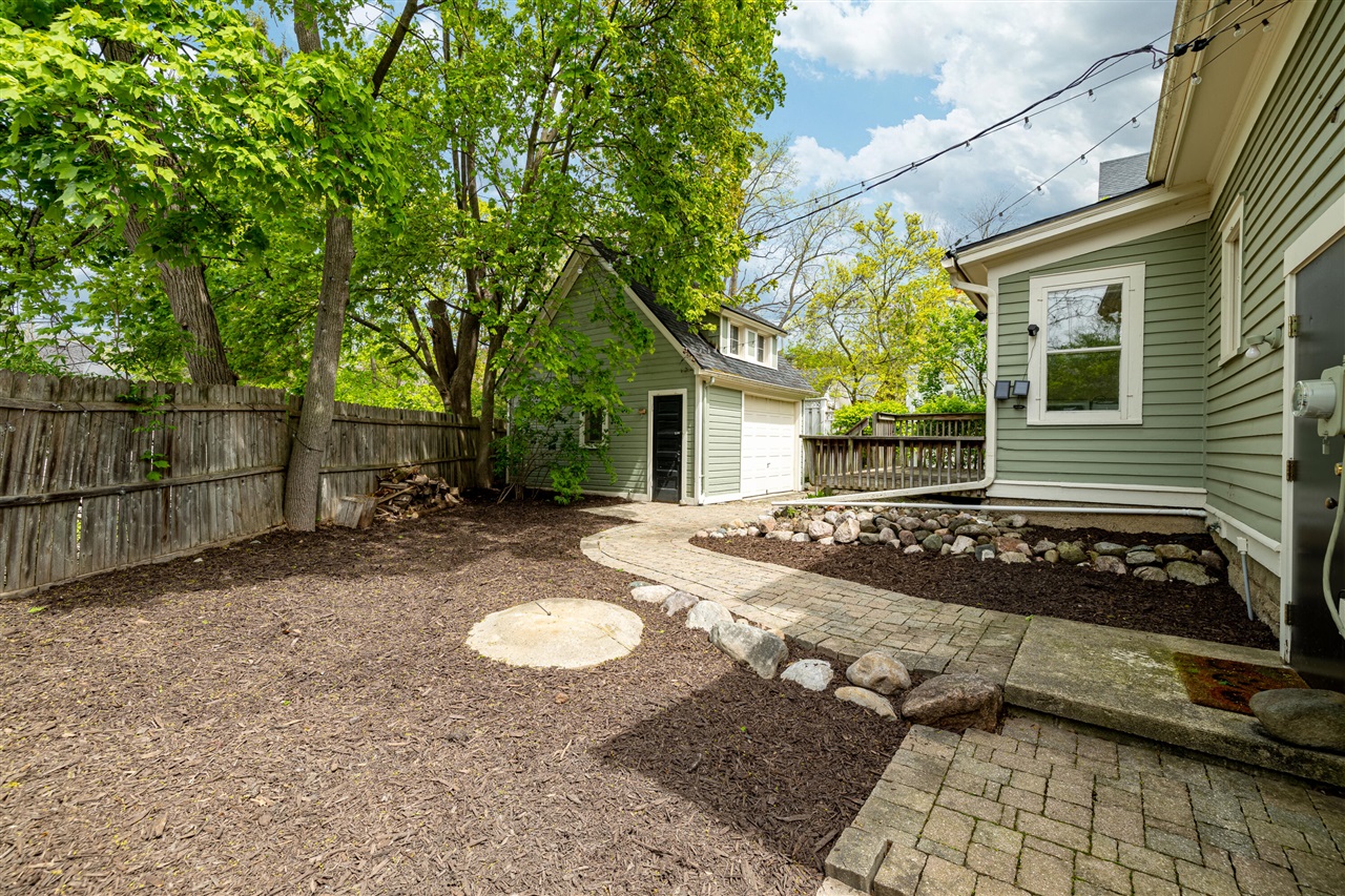 1607 S University Avenue Property Photo 20