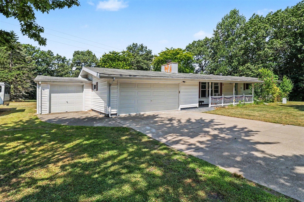 2218 Maple Road Property Photo 1