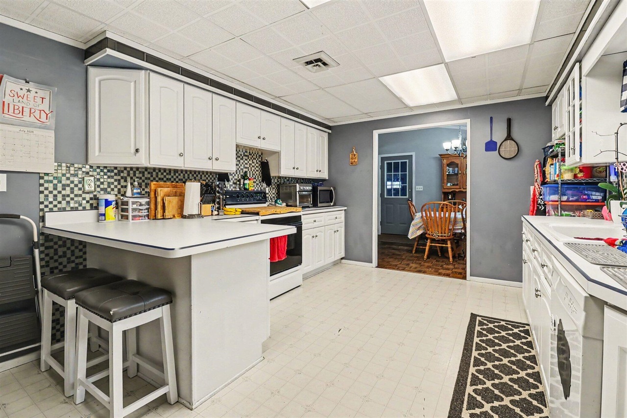 2218 Maple Road Property Photo 4