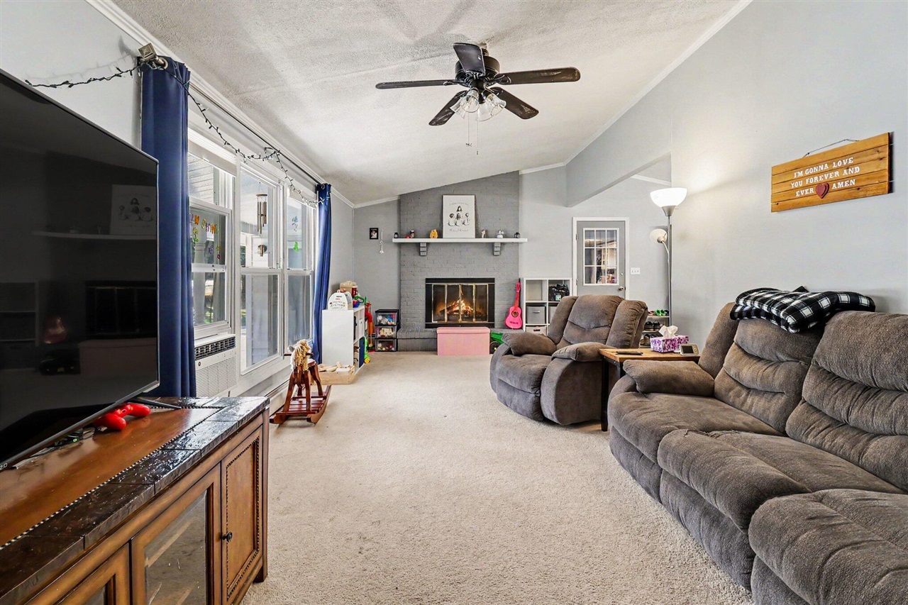 2218 Maple Road Property Photo 5