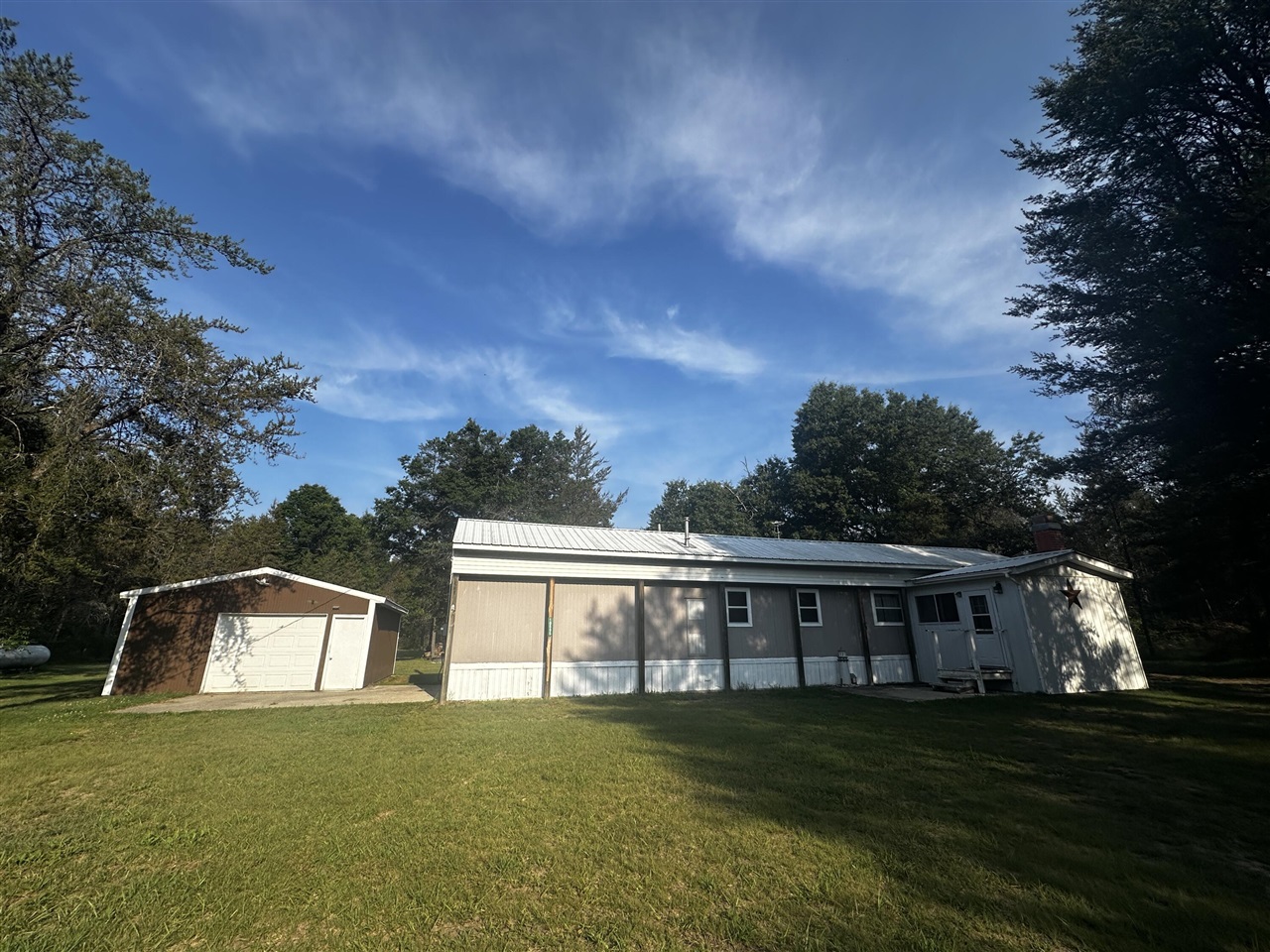 10595 N Twin Creek Road Property Photo 1