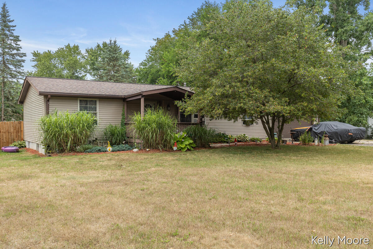 2542 E Bluewater Highway Property Photo 2