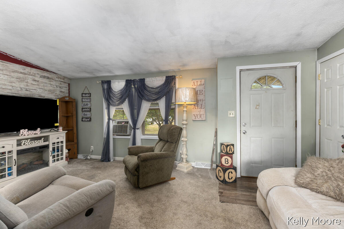 2542 E Bluewater Highway Property Photo 6