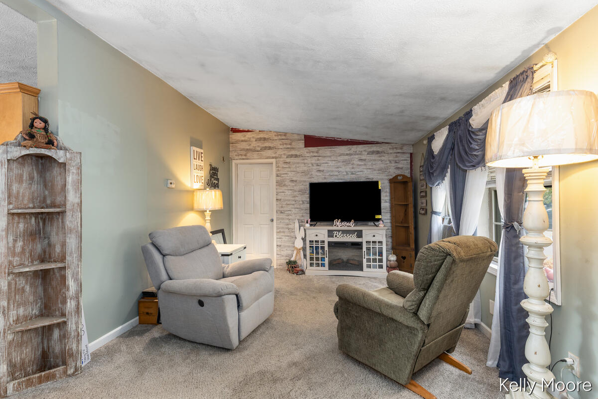 2542 E Bluewater Highway Property Photo 8