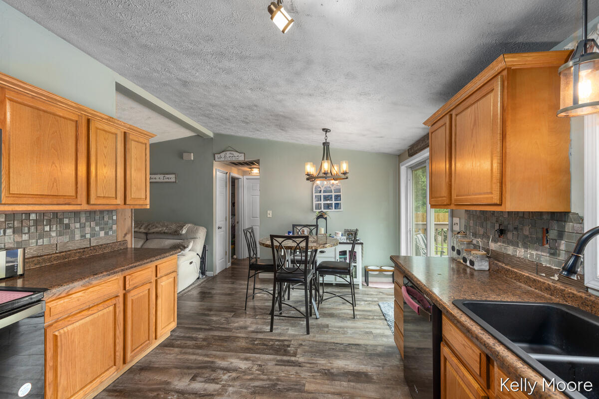 2542 E Bluewater Highway Property Photo 13