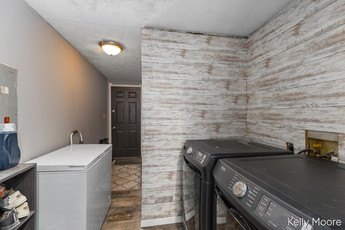 2542 E Bluewater Highway Property Photo 14