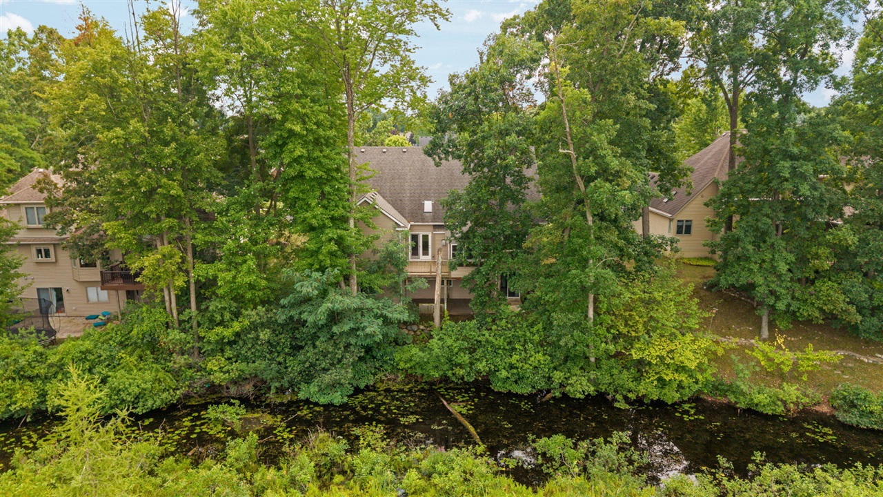 8243 Heathertree Lane Property Photo 6