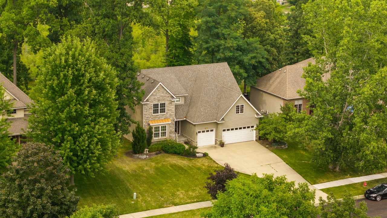 8243 Heathertree Lane Property Photo 11
