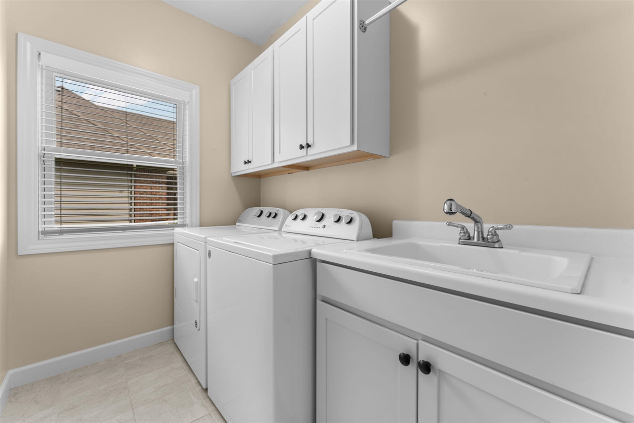 8243 Heathertree Lane Property Photo 37