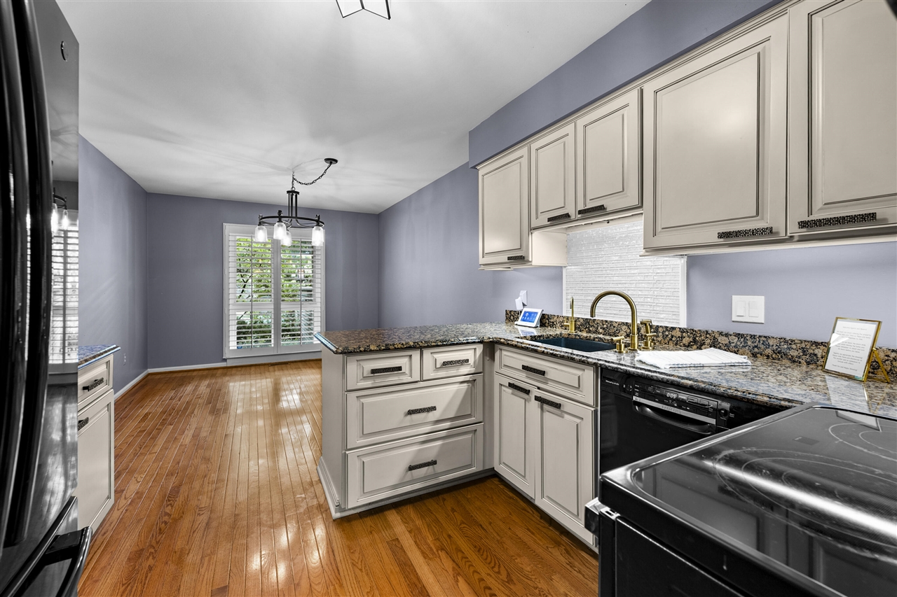 1189 Glenpointe Court Property Photo 14
