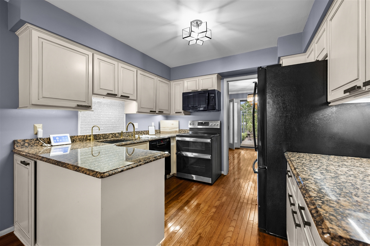 1189 Glenpointe Court Property Photo 15