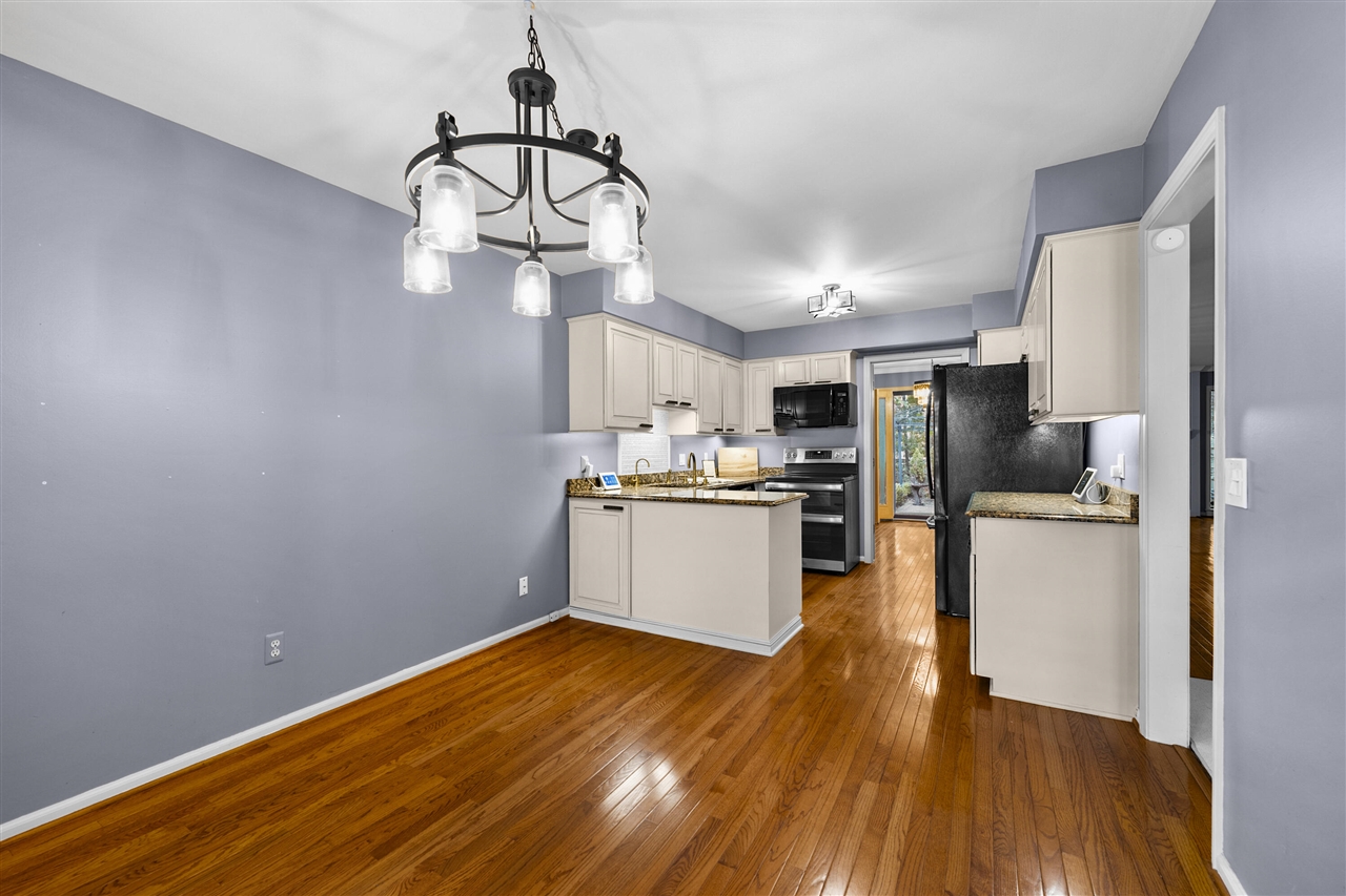 1189 Glenpointe Court Property Photo 17