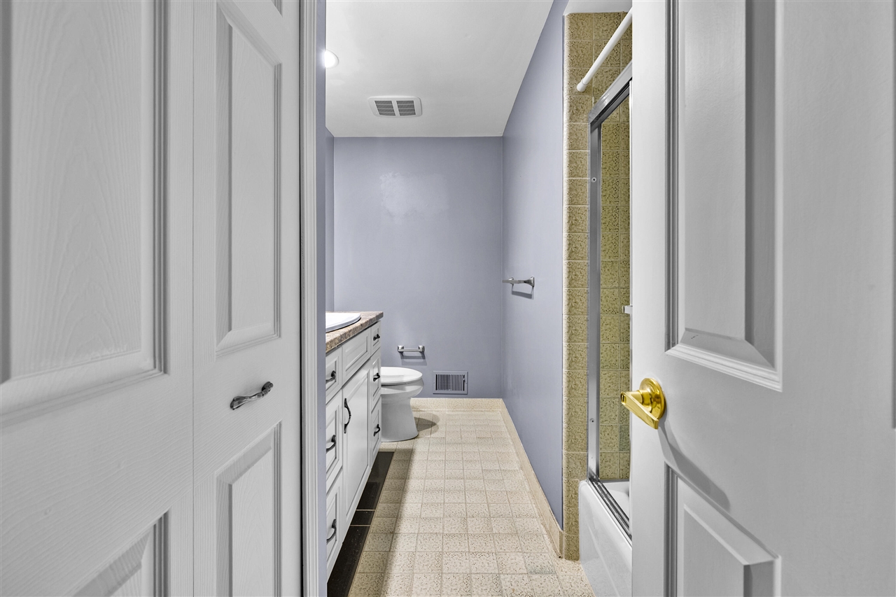 1189 Glenpointe Court Property Photo 27