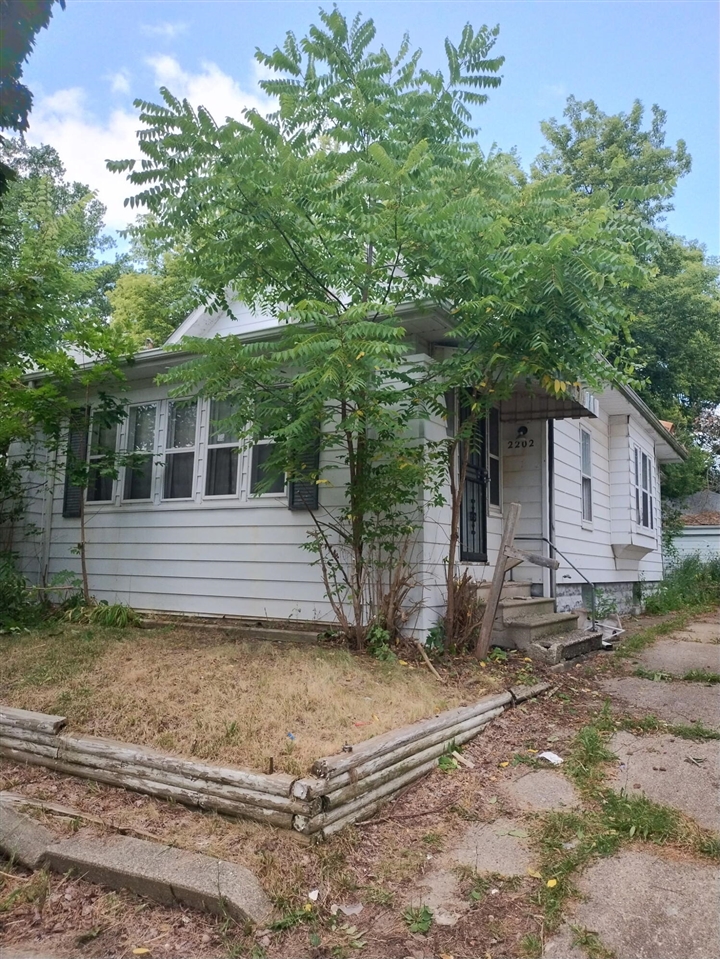 2202 Swayze Street Property Photo 1