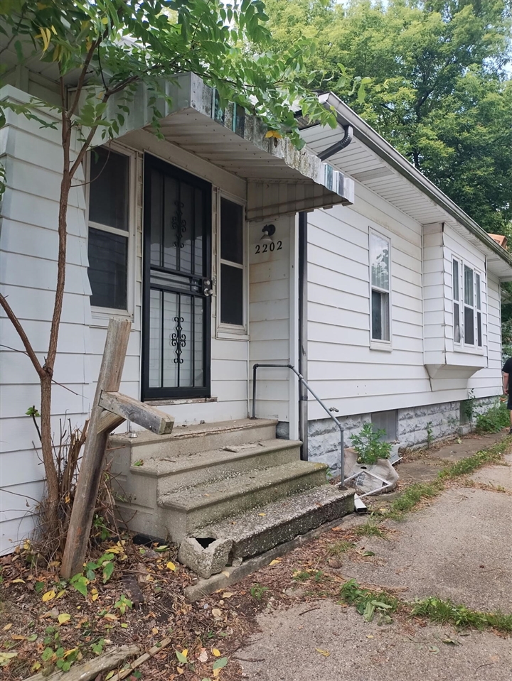 2202 Swayze Street Property Photo 2