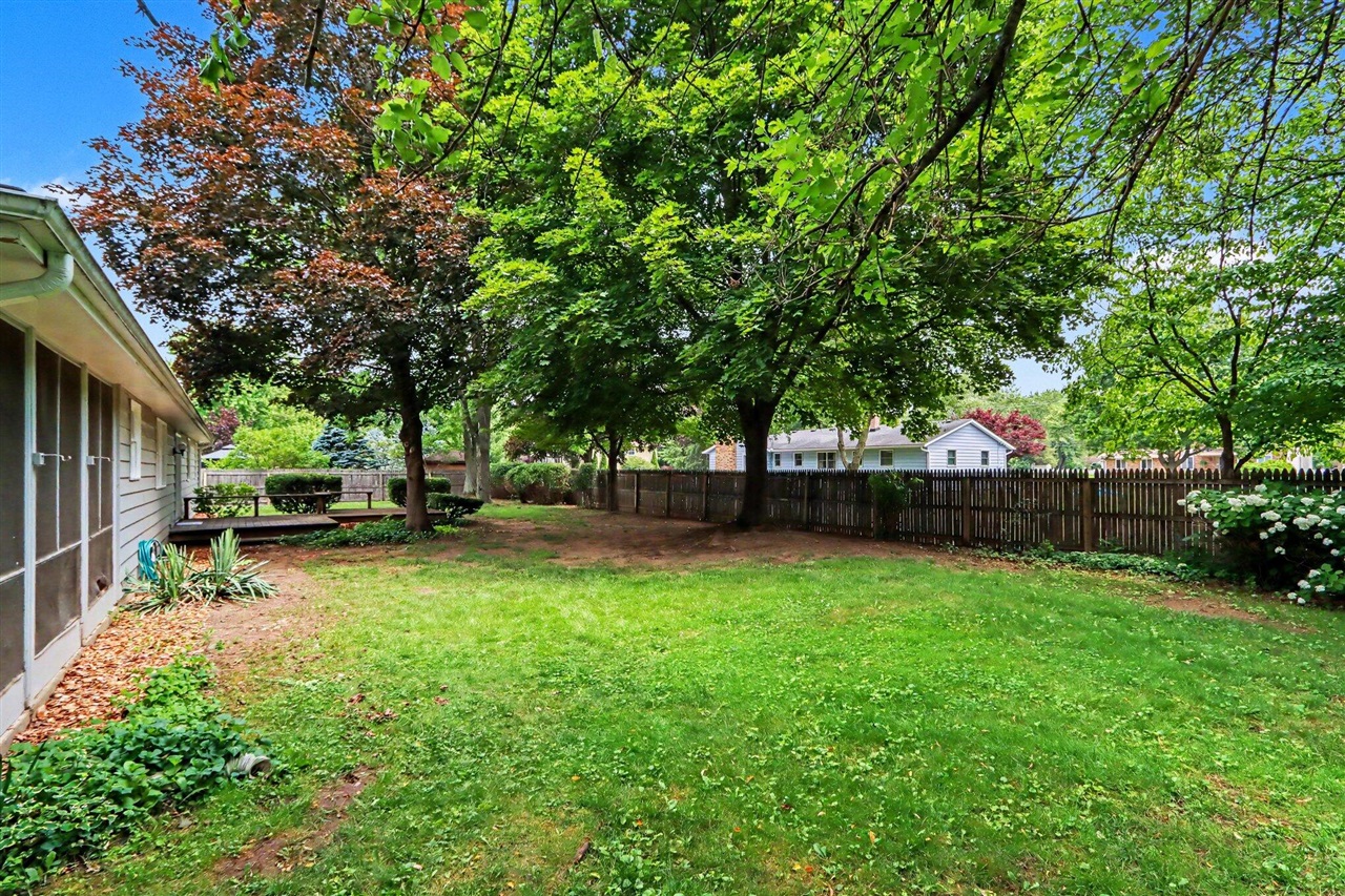 7611 Thrasher Ln Property Photo 3