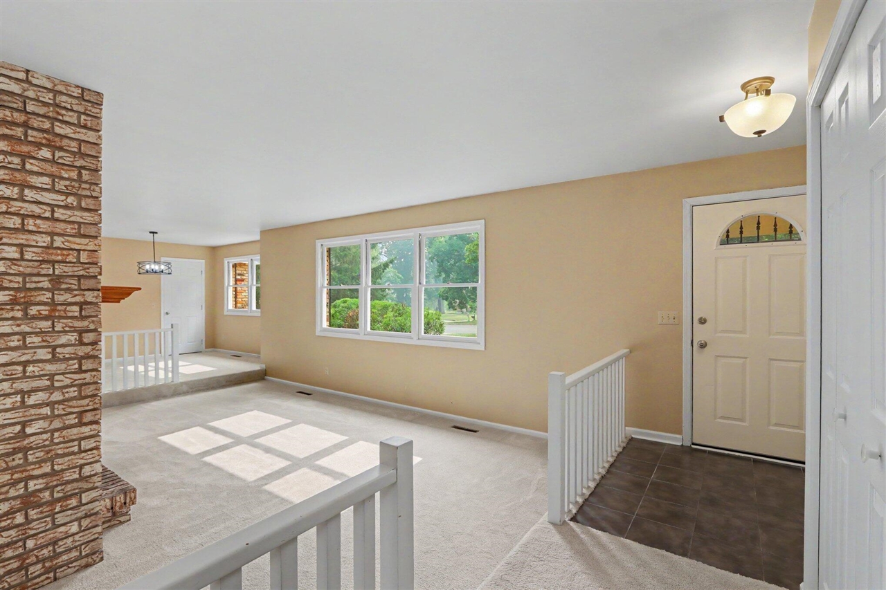 7611 Thrasher Ln Property Photo 6