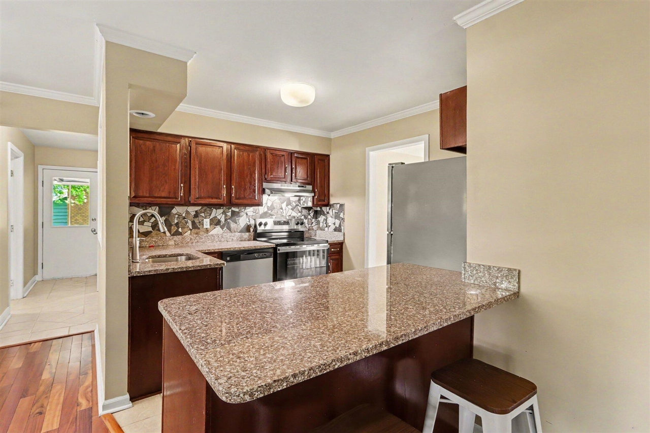 7611 Thrasher Ln Property Photo 11