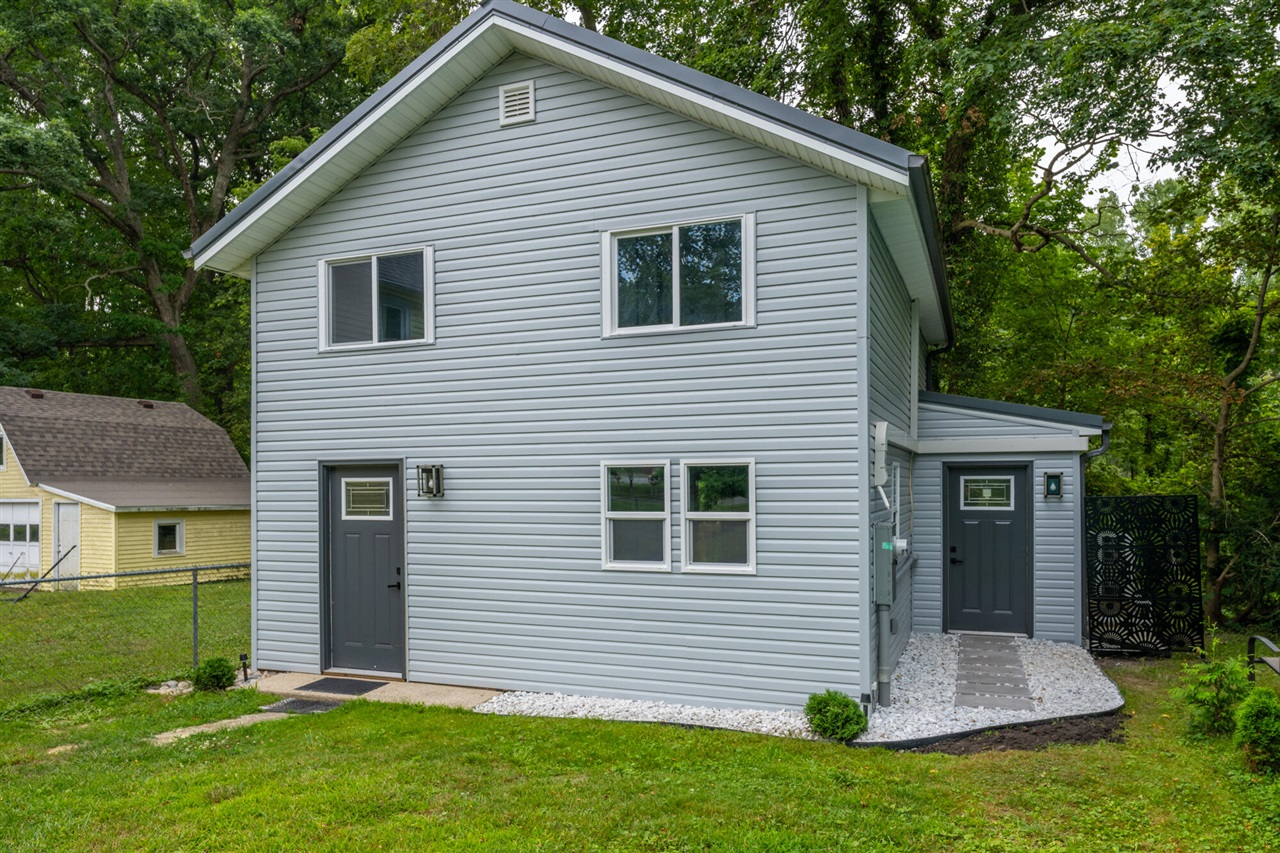 411 Paw Paw Avenue Property Photo 1