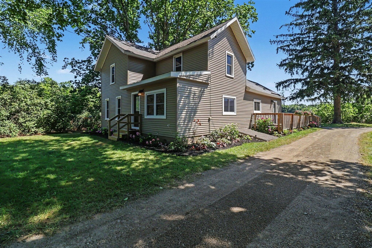 158 N 72nd Avenue Property Photo 1