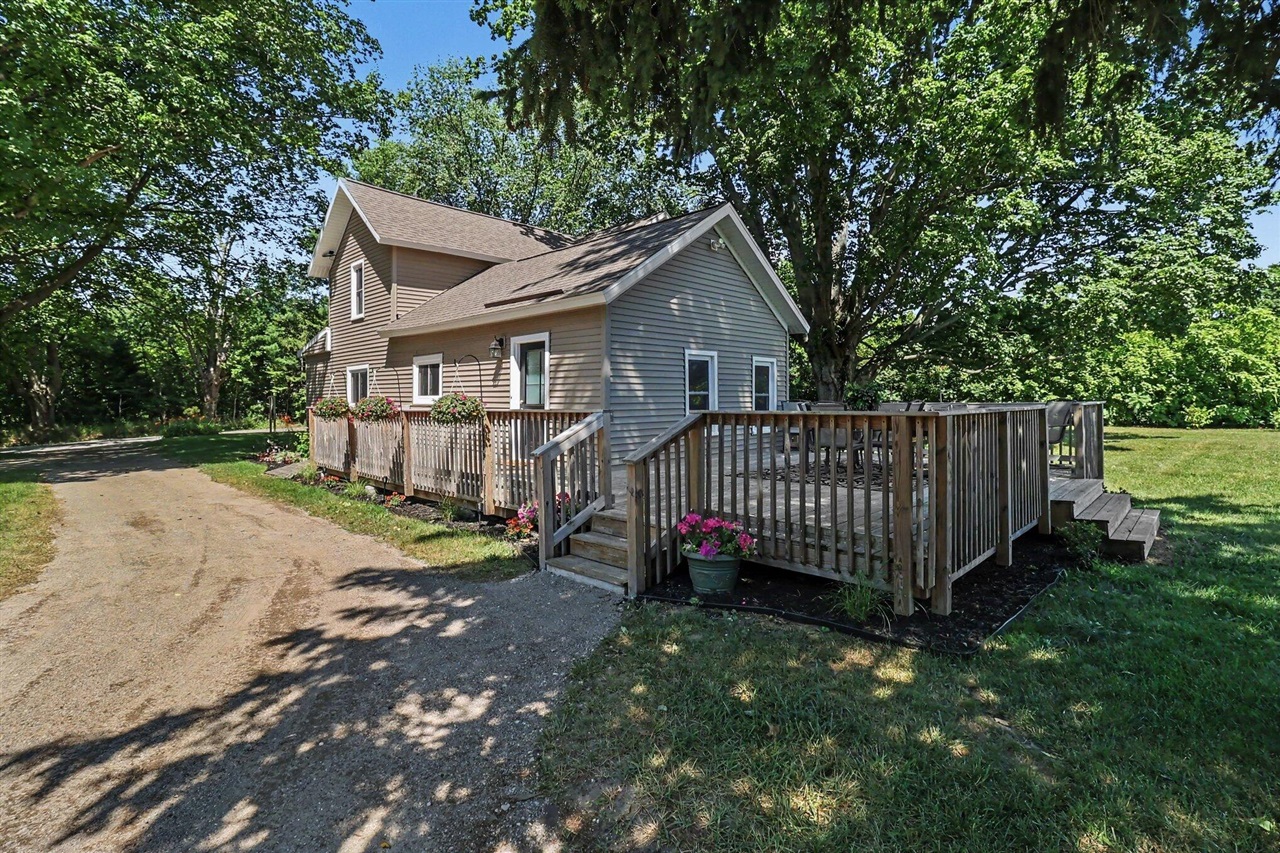 158 N 72nd Avenue Property Photo 4