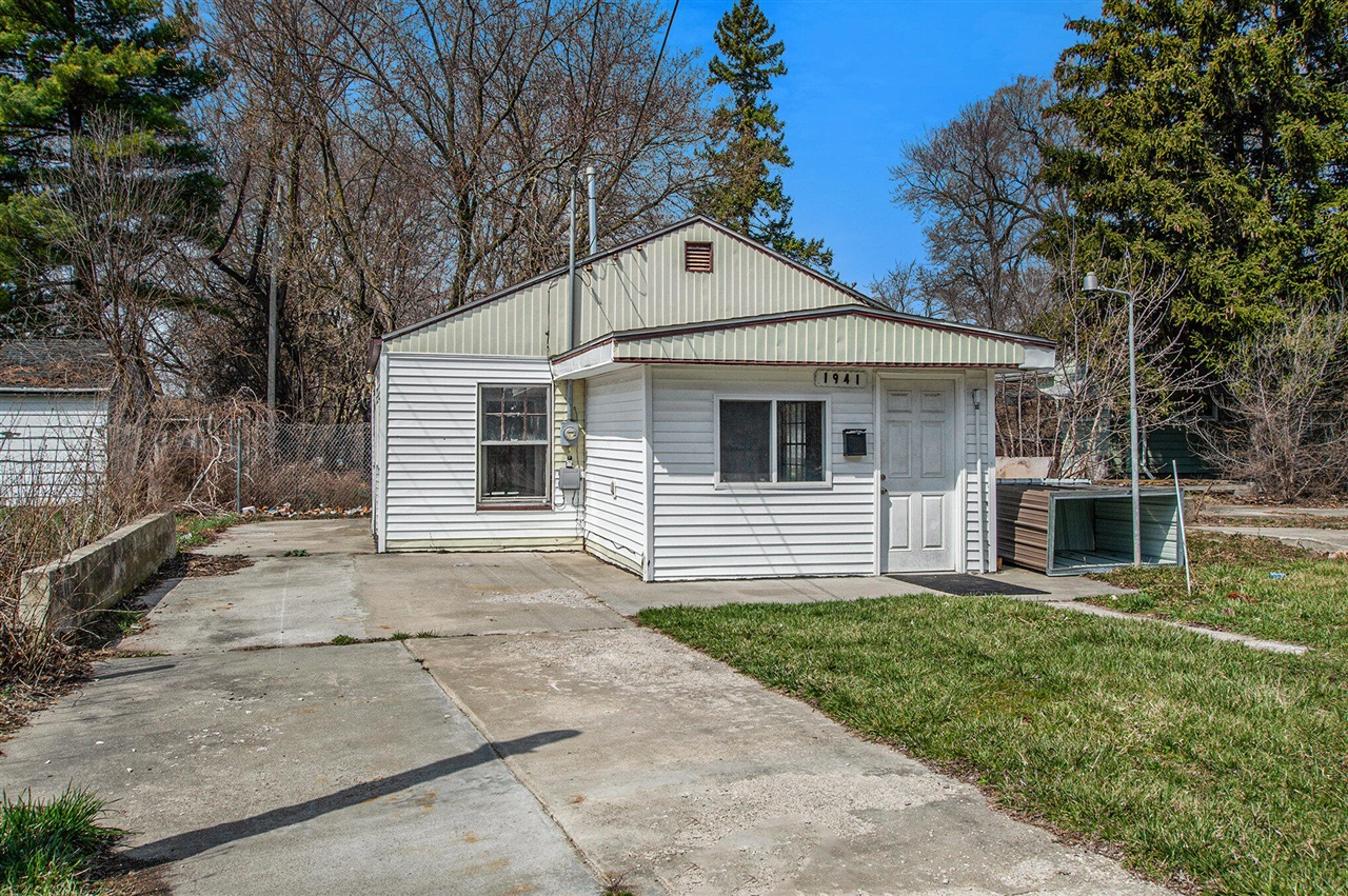 1941 Walcott Street Property Photo 4