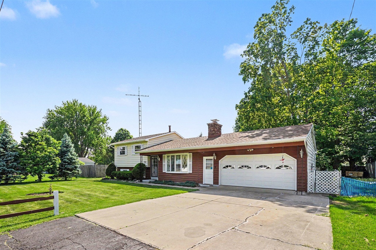 406 Woodlark Drive Property Photo 1