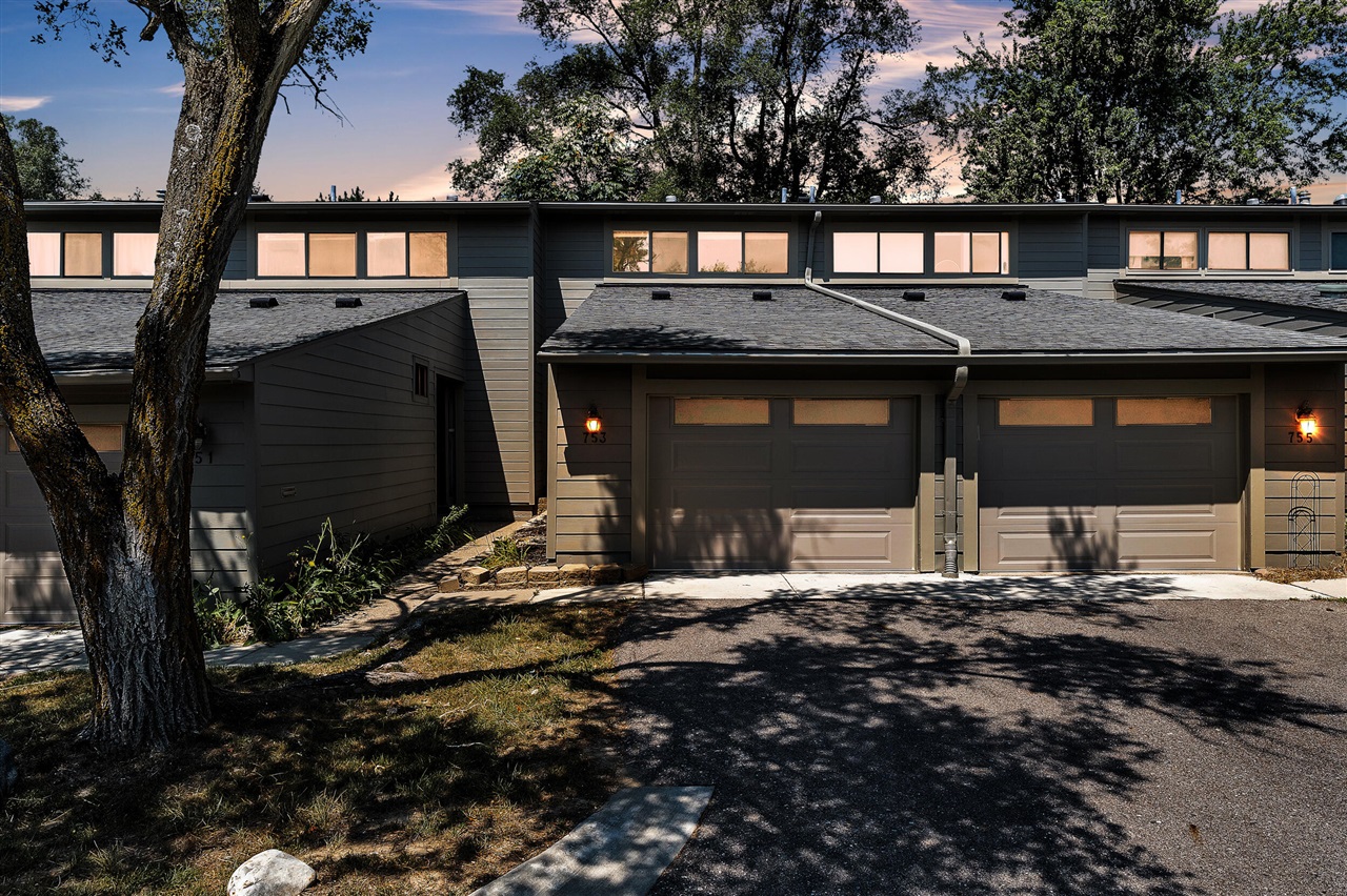 753 Peninsula Court Property Photo 3