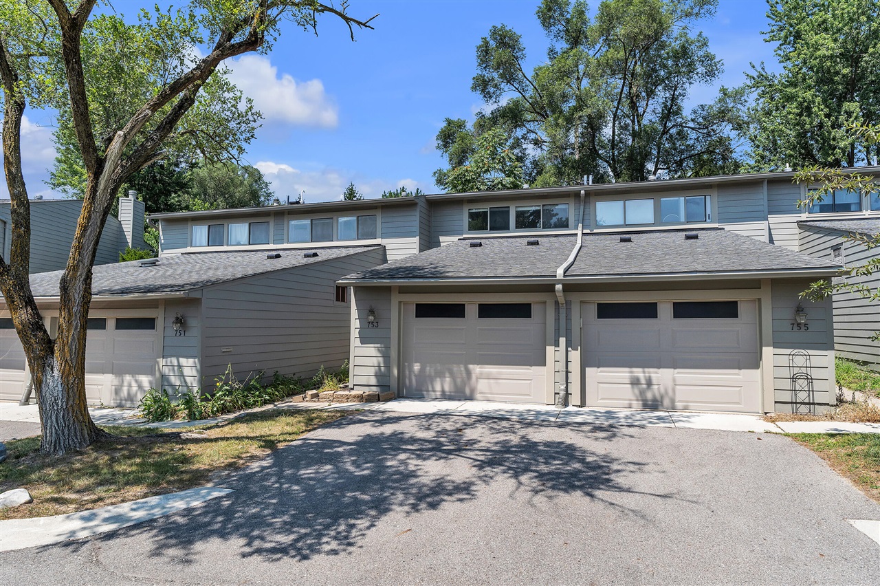 753 Peninsula Court Property Photo 4