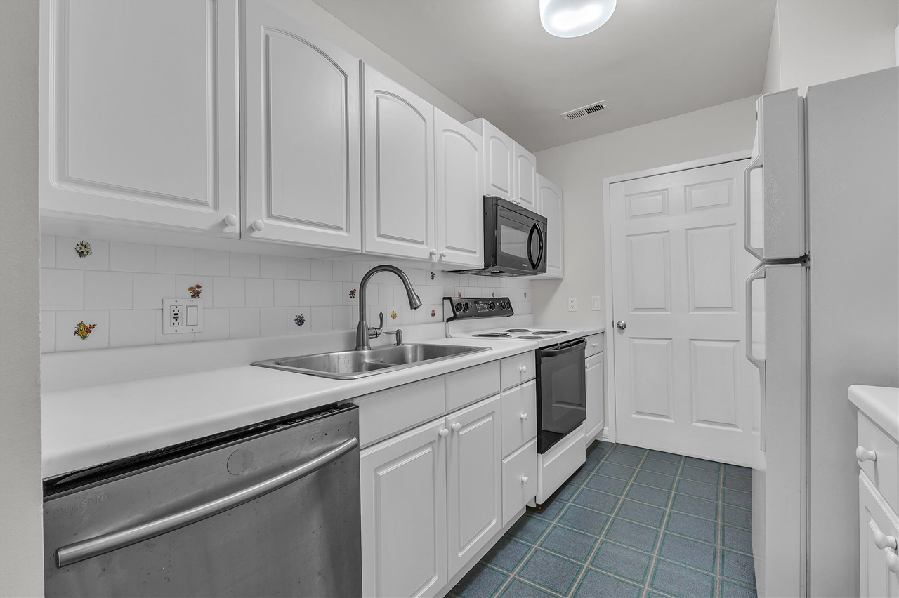 753 Peninsula Court Property Photo 14