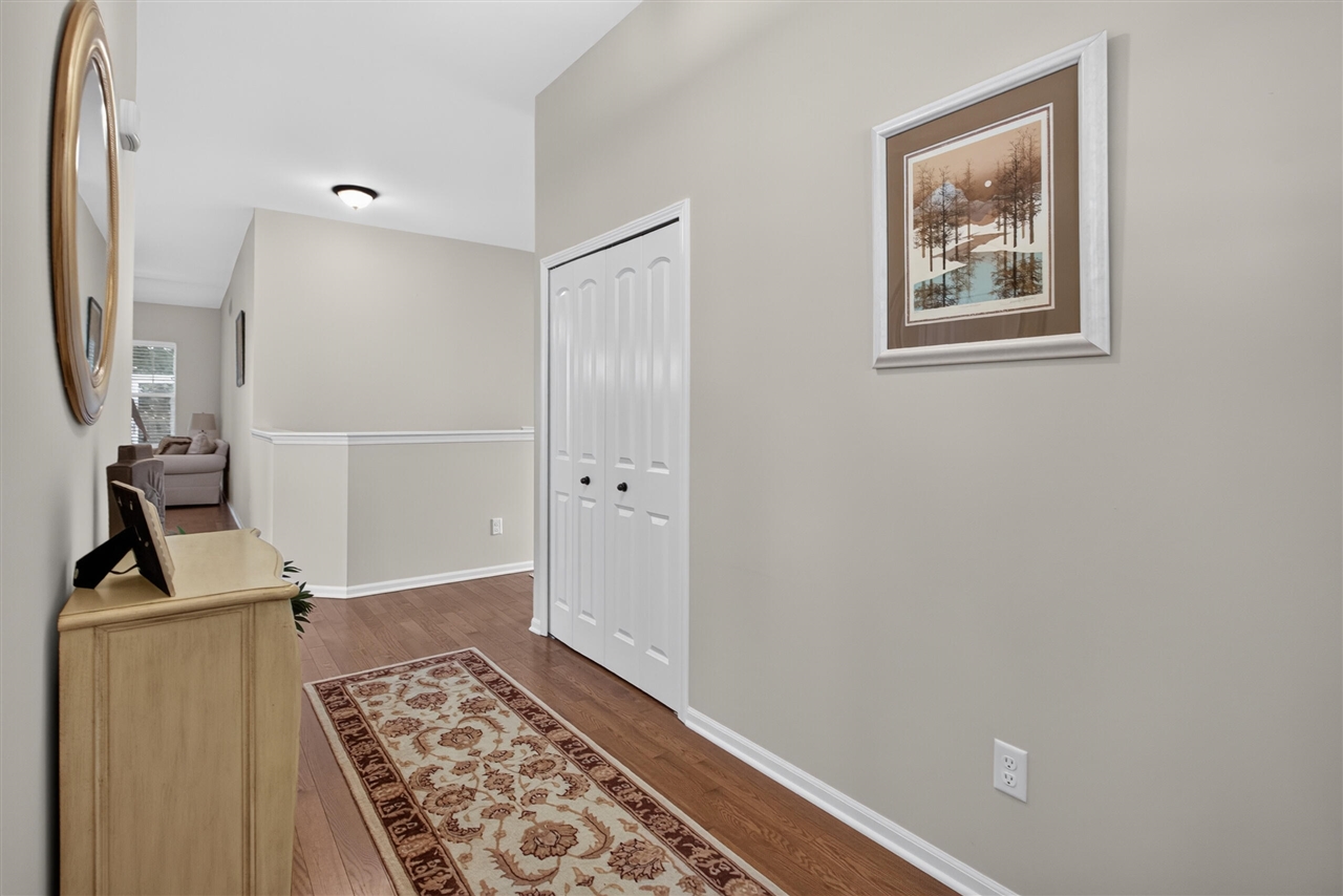 803 E Barrington Circle Property Photo 5