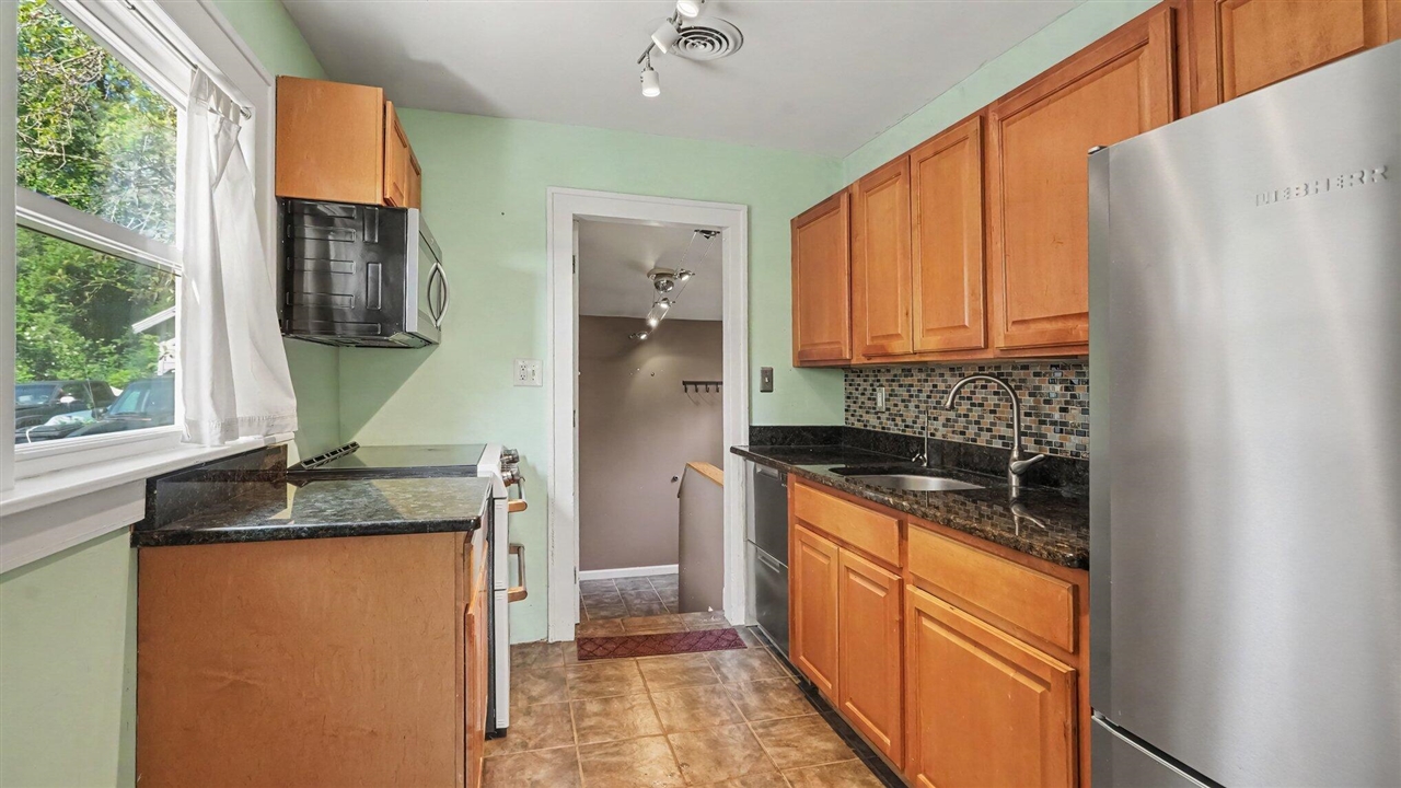 723 Daniel Street Property Photo 4