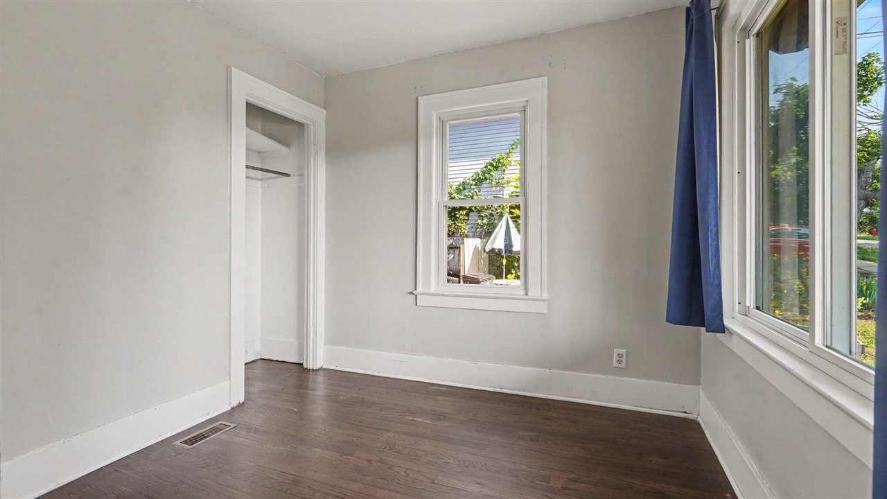 723 Daniel Street Property Photo 5