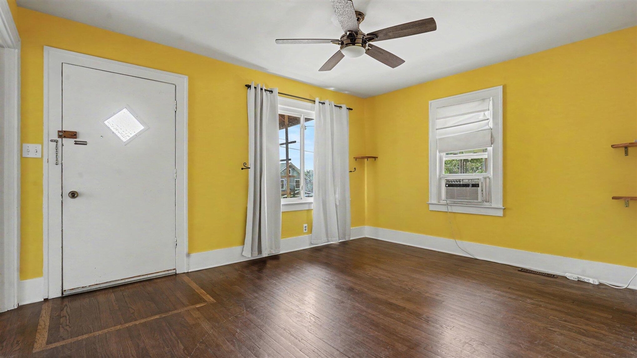 723 Daniel Street Property Photo 6