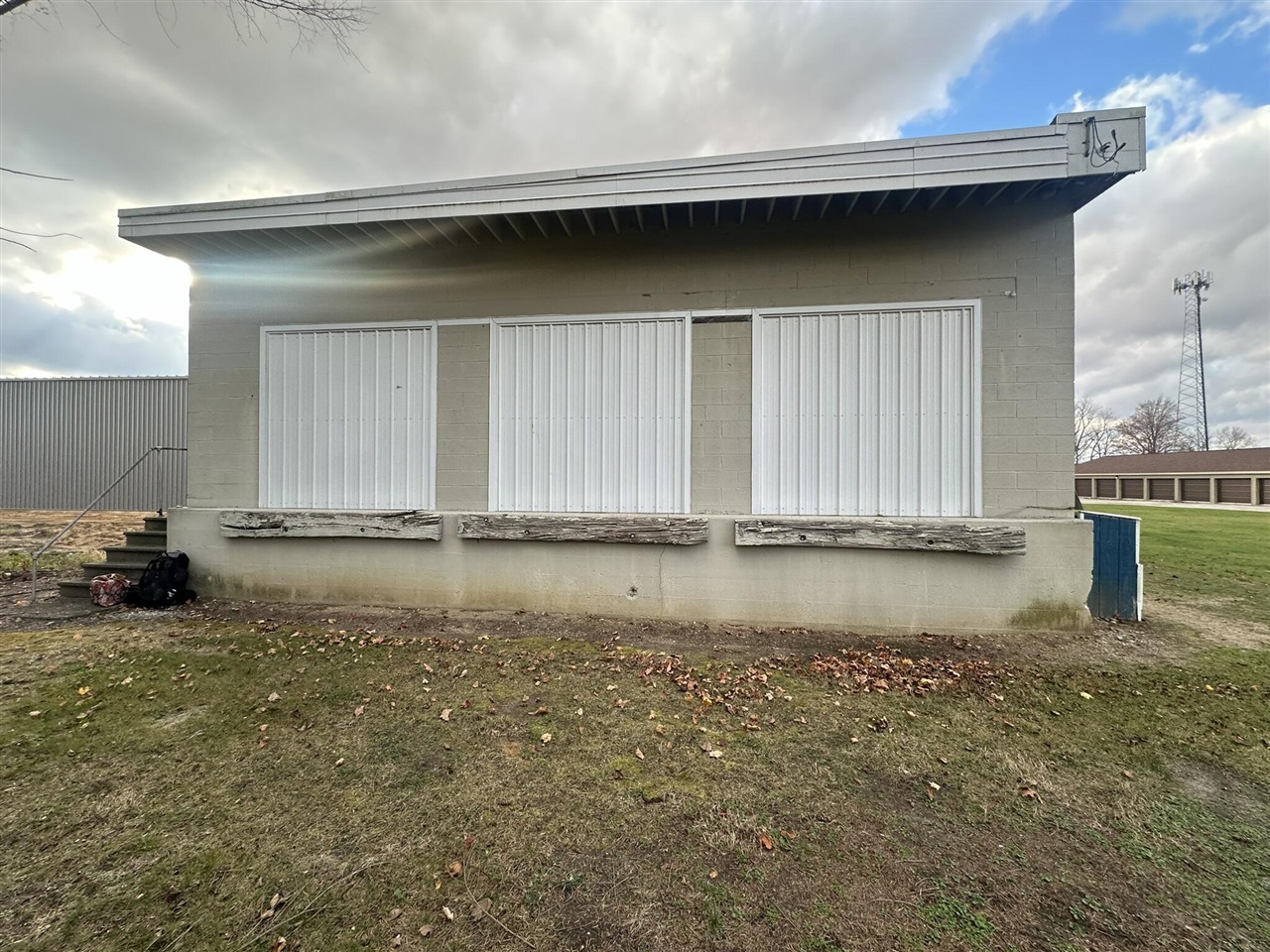 57582 N Main Street Property Photo 5