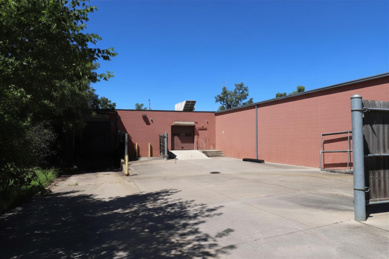 1206 E Crosstown Parkway Property Photo 10