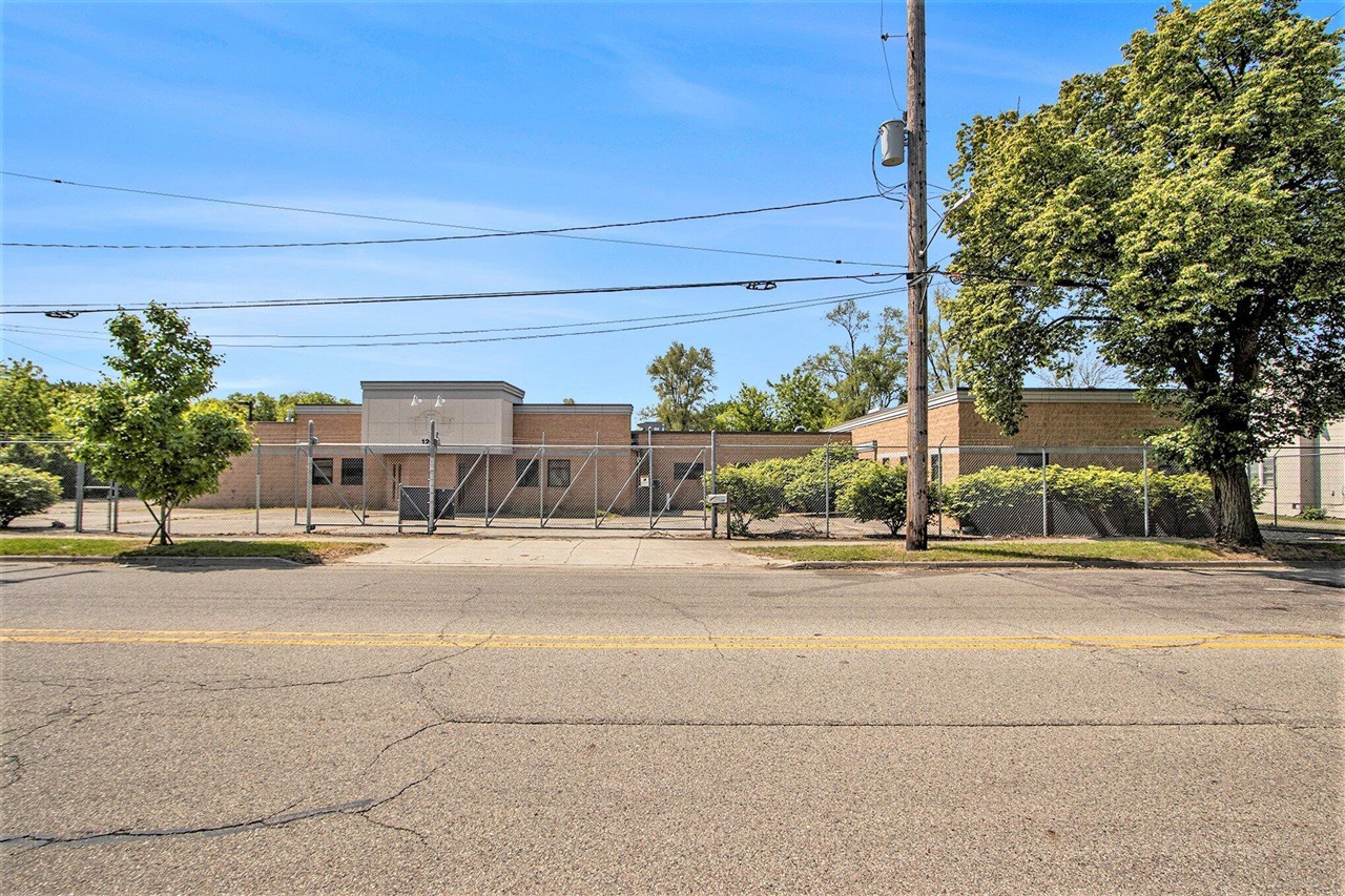 1206 E Crosstown Parkway Property Photo 11