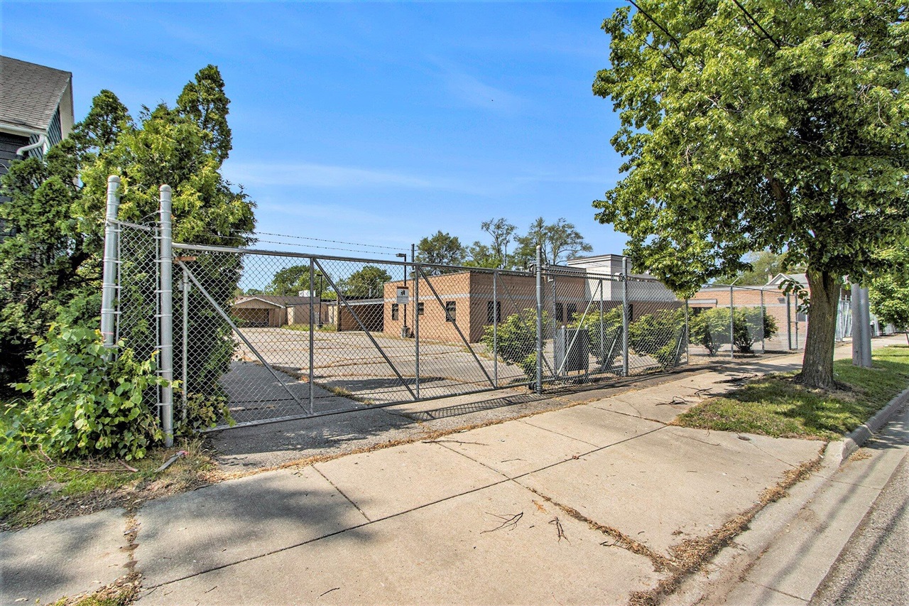 1206 E Crosstown Parkway Property Photo 13