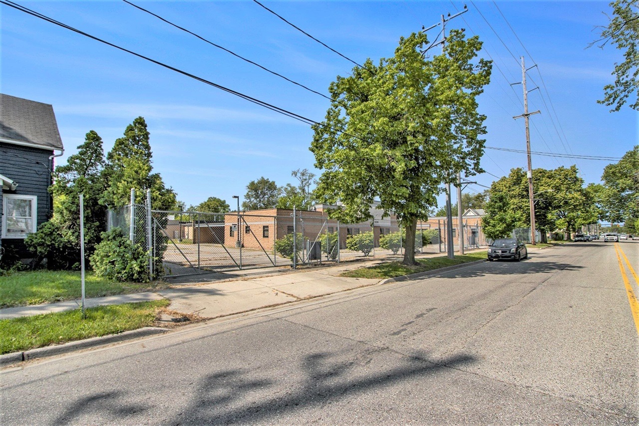 1206 E Crosstown Parkway Property Photo 14