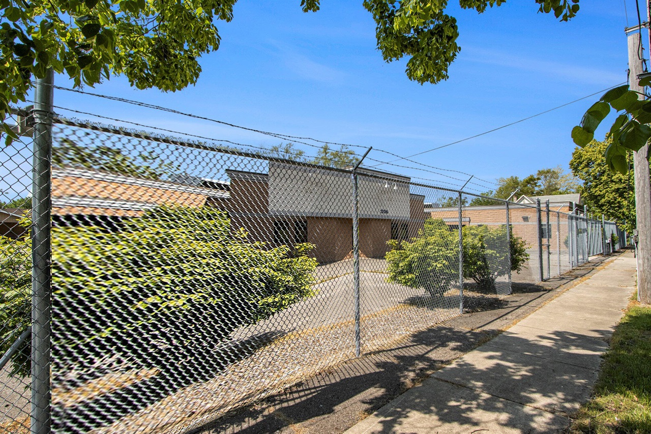 1206 E Crosstown Parkway Property Photo 15