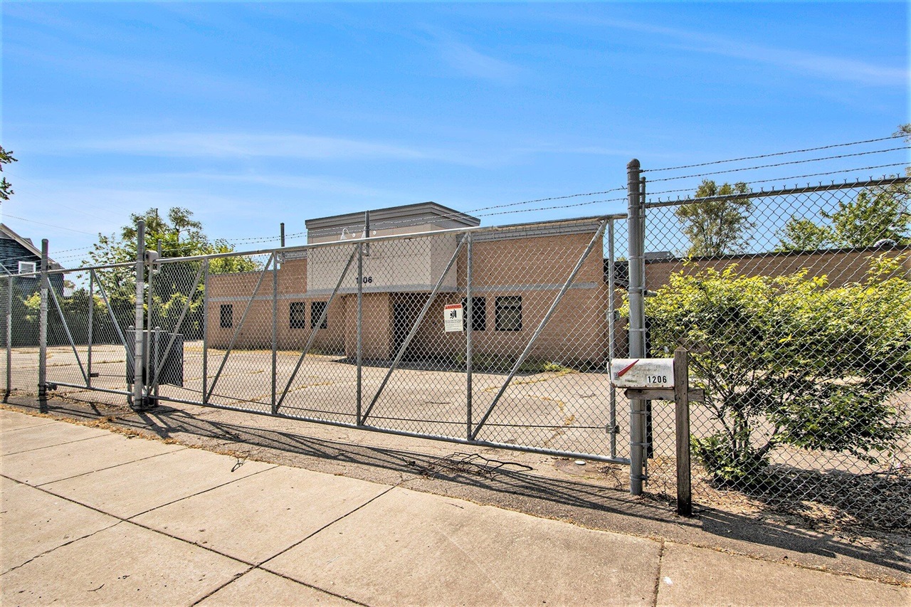 1206 E Crosstown Parkway Property Photo 16