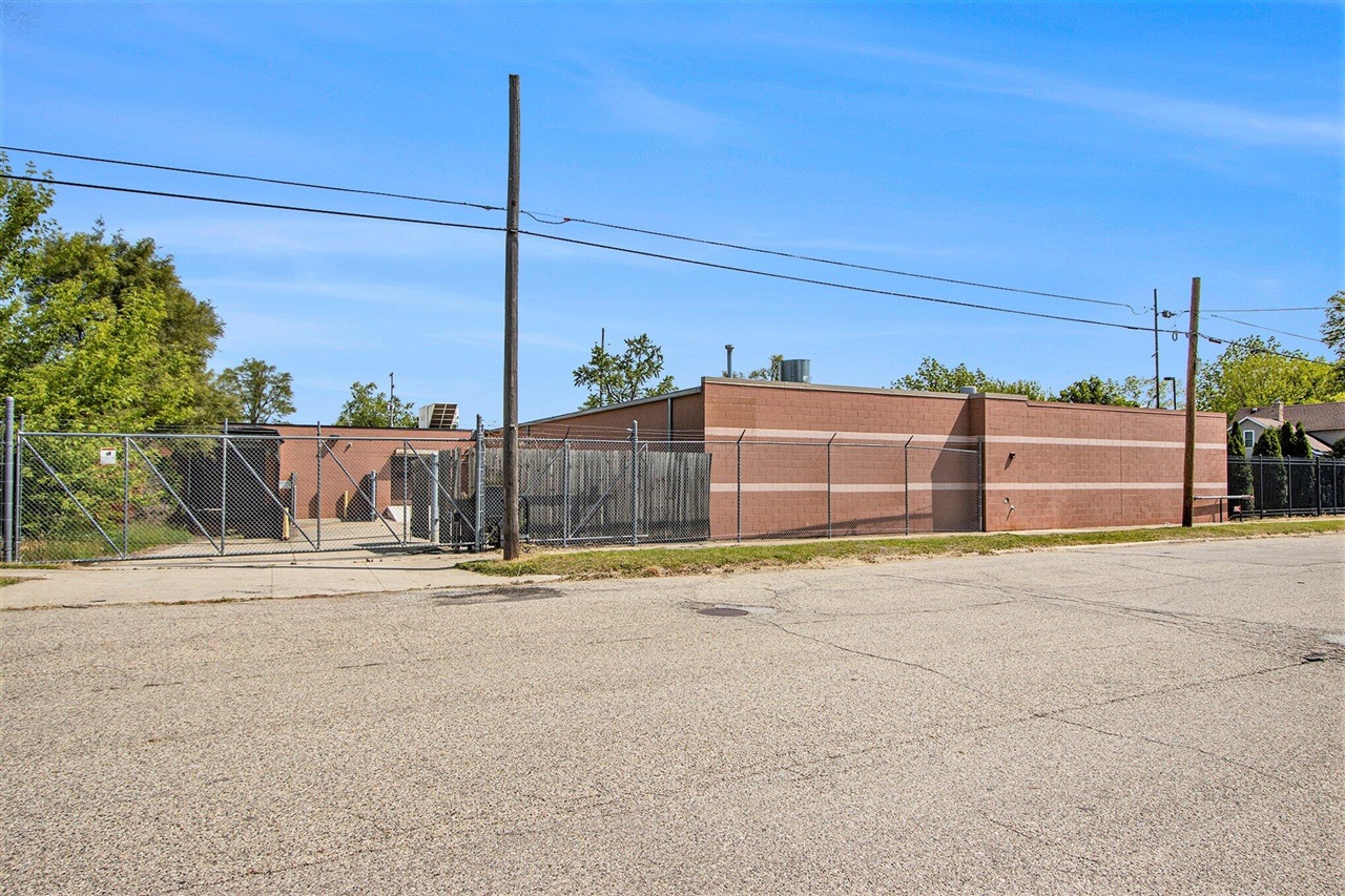 1206 E Crosstown Parkway Property Photo 17