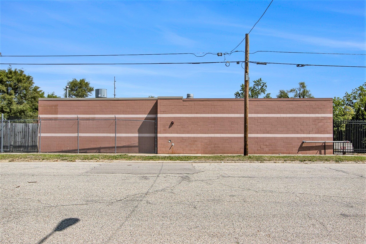 1206 E Crosstown Parkway Property Photo 18